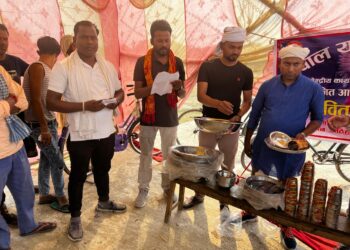 महोत्तरी आगलागी पीडितहरूलाई राहत सामाग्री वितरण