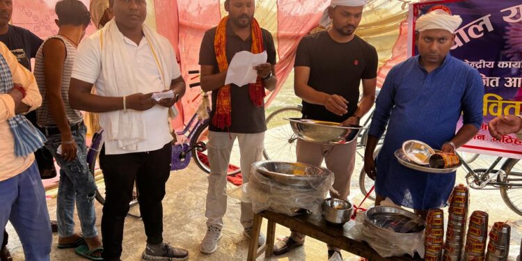 महोत्तरी आगलागी पीडितहरूलाई राहत सामाग्री वितरण