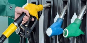 पेट्रोलको मूल्य लिटरमै ७ रुपैयाँ घट्यो